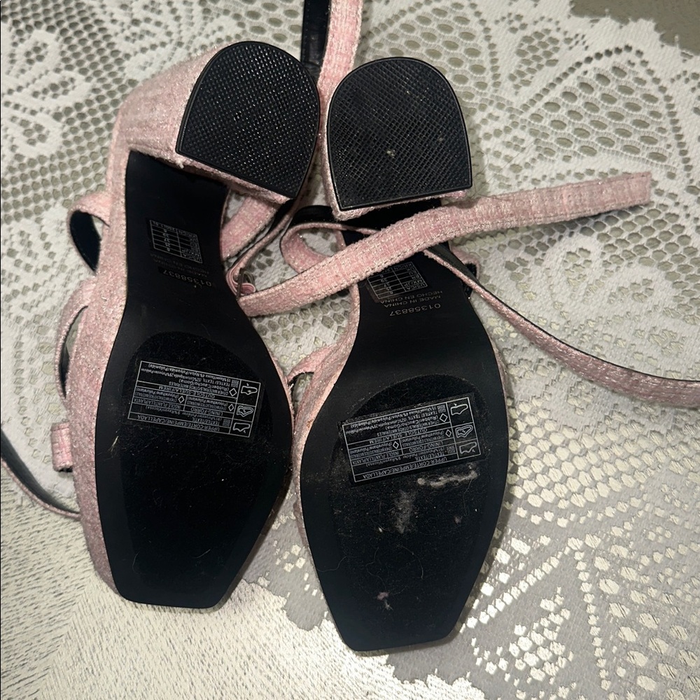 Elegant Pink Tweed Platform Heels - Picture 3 of 3